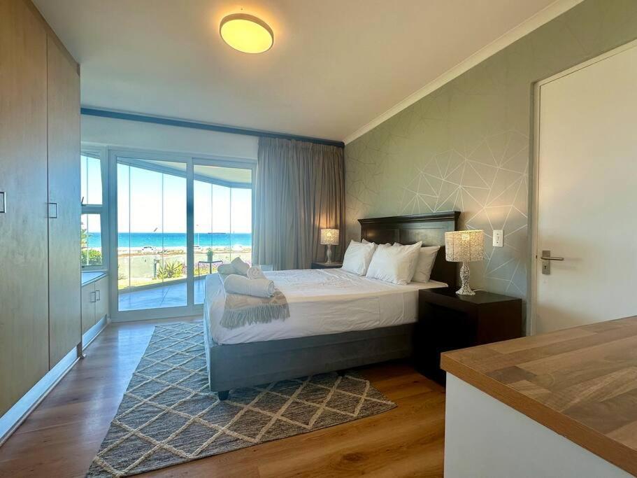 El Mufasa Beachfront With Stunning Views Cape Town
